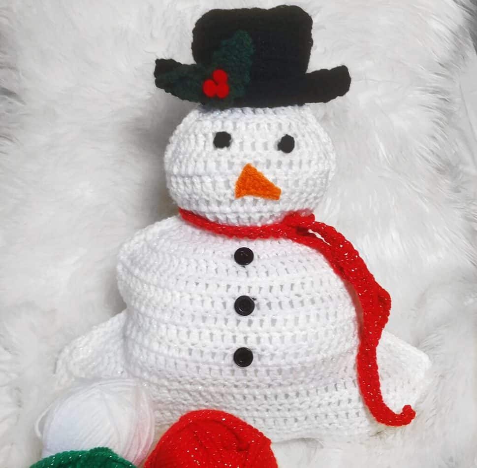 crochet snowman pillow