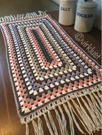 Crochet table runner pattern