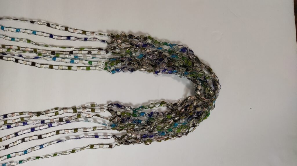 ladder yarn necklace instructions