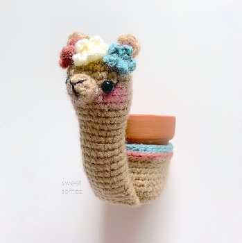 crochet plant holder