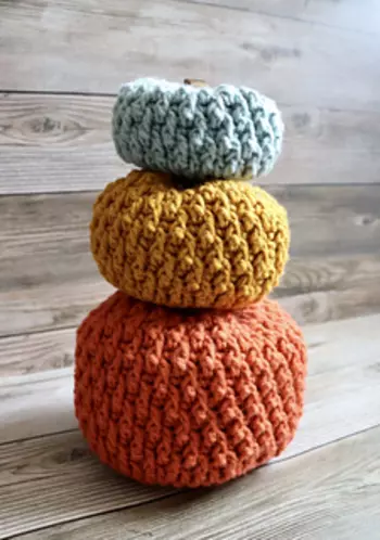 fall crochet pumpkins
