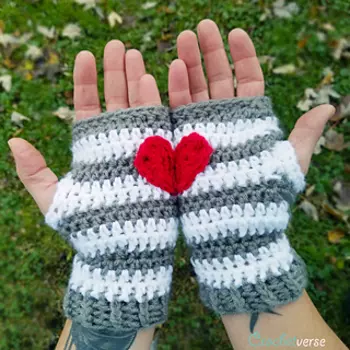 crochet heart fingerless gloves