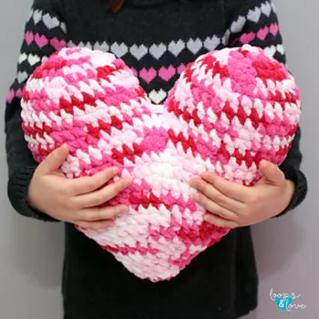 Crochet heart pillow 