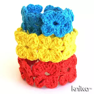 crochet clover bracelet