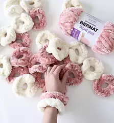 crochet scrunchie with super bulky yarn