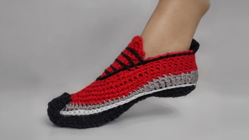 EASY Crochet Sneaker for (FREE) – Littlejohn's Yarn