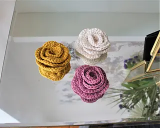 crochet pattern of flowers