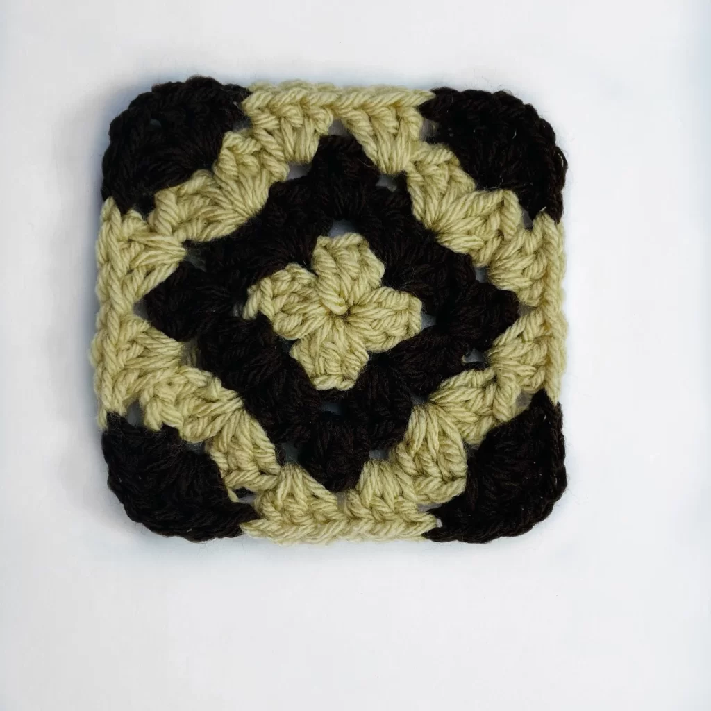 Diamond crochet granny square