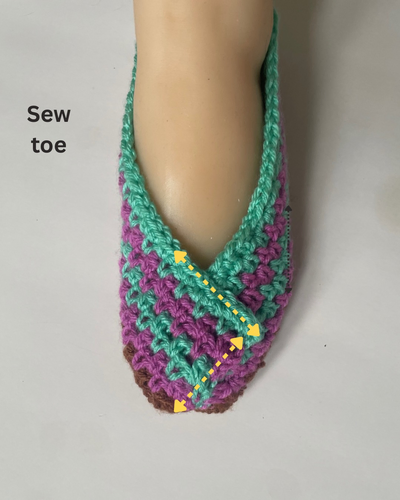Crochet slipper toe assembly with overlapping flaps